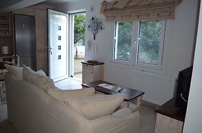 Blue Ark Aigeira Flat & Studio