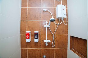 RedDoorz near Angeles University Foundation