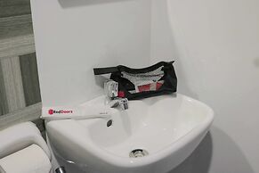 RedDoorz Premium @ Wireless Mandaue Cebu