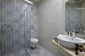 Vasia Boulevard - Adults Only