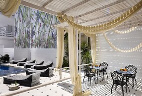 Vasia Boulevard - Adults Only