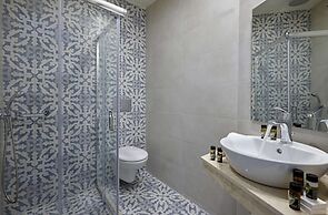 Vasia Boulevard - Adults Only