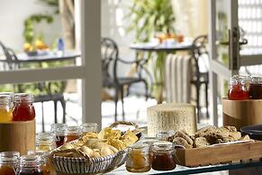 Vasia Boulevard - Adults Only