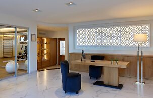 Vasia Boulevard - Adults Only