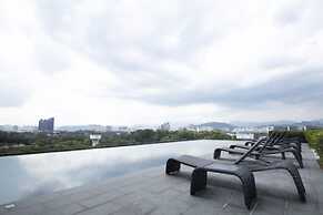 Expressionz Professional Suites by iHost Homes 2