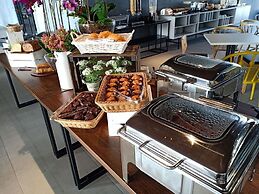 Expressionz Professional Suites by iHost Homes 2