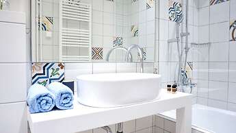 Modern & Central Apt in Athens