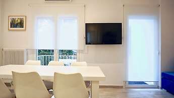 Modern & Central Apt in Athens