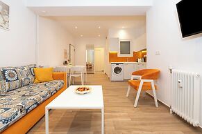 Spacious Peaceful Studio with Garden Patio