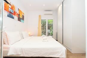 Spacious Peaceful Studio with Garden Patio