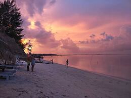 Madu Tiga Beach & Resort