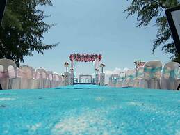 Madu Tiga Beach & Resort