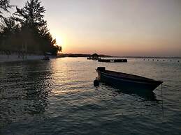 Madu Tiga Beach & Resort