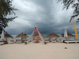 Madu Tiga Beach & Resort