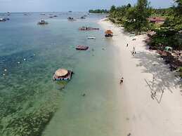 Madu Tiga Beach & Resort