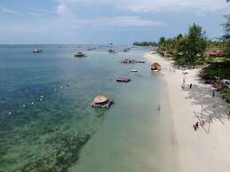 Madu Tiga Beach & Resort