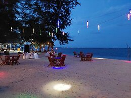 Madu Tiga Beach & Resort