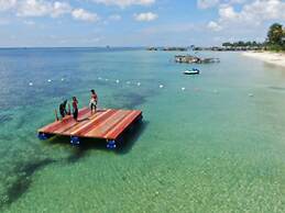 Madu Tiga Beach & Resort
