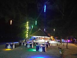 Madu Tiga Beach & Resort