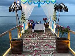 Madu Tiga Beach & Resort