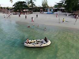 Madu Tiga Beach & Resort