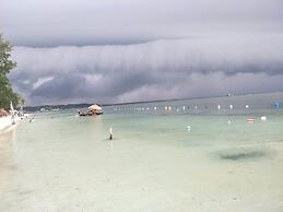 Madu Tiga Beach & Resort