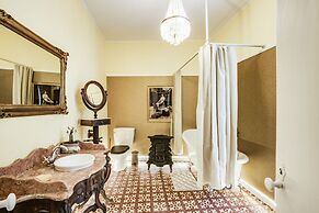 LUXa Charmhouse Hotel
