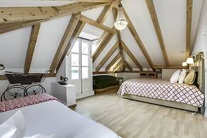 LUXa Charmhouse Hotel