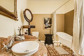 LUXa Charmhouse Hotel