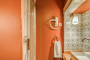 LUXa Charmhouse Hotel