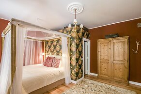 LUXa Charmhouse Hotel