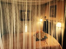 LUXa Charmhouse Hotel