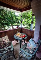 Holden House 1902 Bed & Breakfast Inn