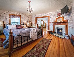 Holden House 1902 Bed & Breakfast Inn