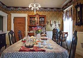 Holden House 1902 Bed & Breakfast Inn