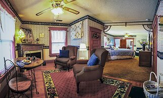 Holden House 1902 Bed & Breakfast Inn