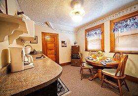 Holden House 1902 Bed & Breakfast Inn