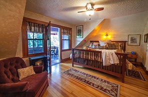Holden House 1902 Bed & Breakfast Inn