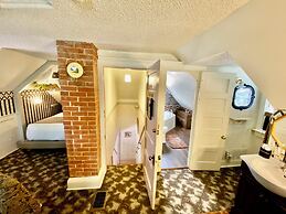 Holden House 1902 Bed & Breakfast Inn