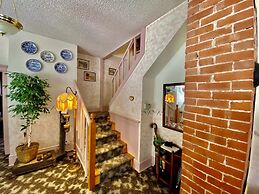 Holden House 1902 Bed & Breakfast Inn