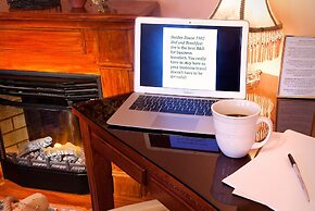 Holden House 1902 Bed & Breakfast Inn