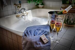 Holden House 1902 Bed & Breakfast Inn