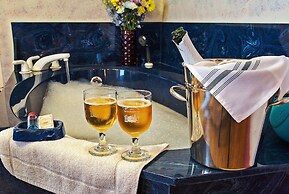 Holden House 1902 Bed & Breakfast Inn