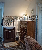 Holden House 1902 Bed & Breakfast Inn