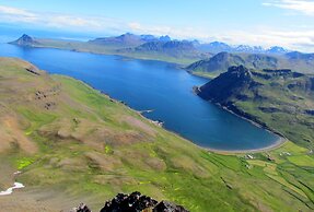 Urðartindur Guesthouse
