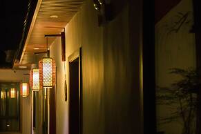 Listening To The Rain Hall Inn