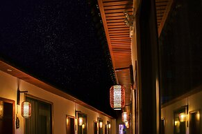 Listening To The Rain Hall Inn