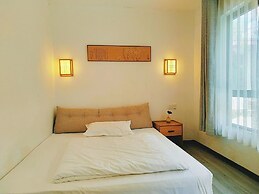 Listening To The Rain Hall Inn