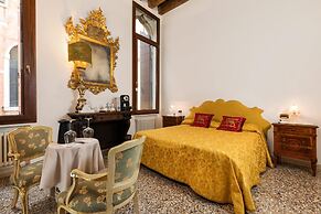 Luxury Venetian Rooms