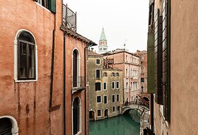 Luxury Venetian Rooms